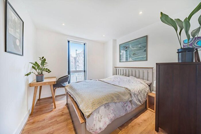 2 Bedroom Flat To Rent In Caspian Wharf, Bow, London, E3