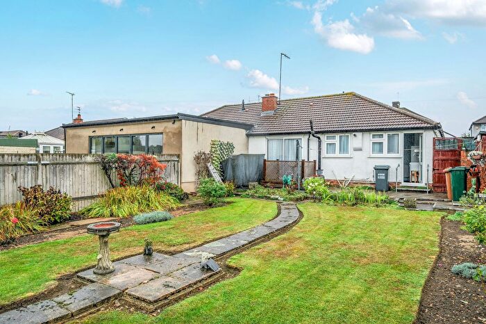 3 Bedroom Bungalow For Sale In Carpenders Avenue, Watford, WD19