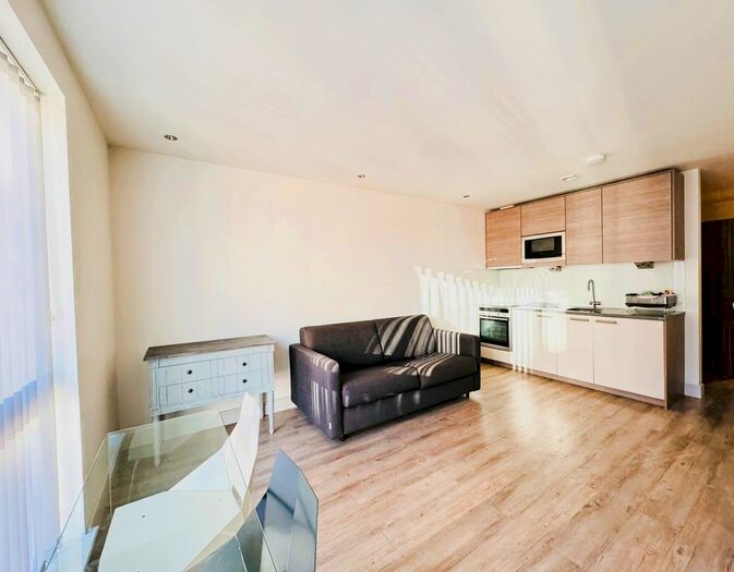 Studio To Rent In Park Street, London, SW6