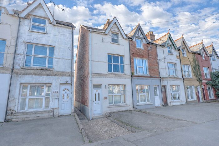 4 Bedroom End Terrace House To Rent In London Road, High Wycombe, Buckinghamshire, HP11