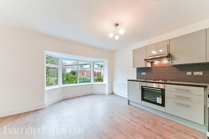 3 Bedroom Flat To Rent In Ferncroft Avenue, North Finchley, London, N12
