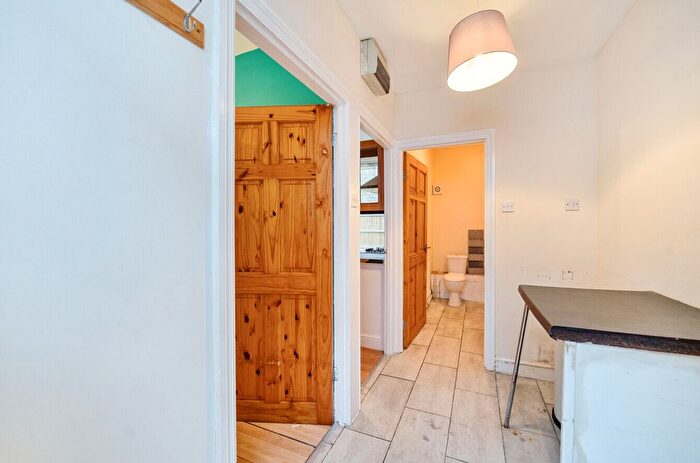 1 Bedroom Flat For Sale In Mitcham Park, Mitcham, CR4