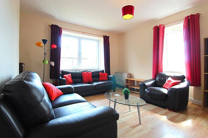 3 Bedroom Apartment To Rent In Bedford Avenue, Flat E, Second Floor, AB24
