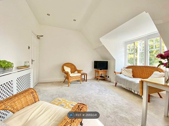 2 Bedroom Flat To Rent In West Overcliff Drive, Bournemouth, BH4