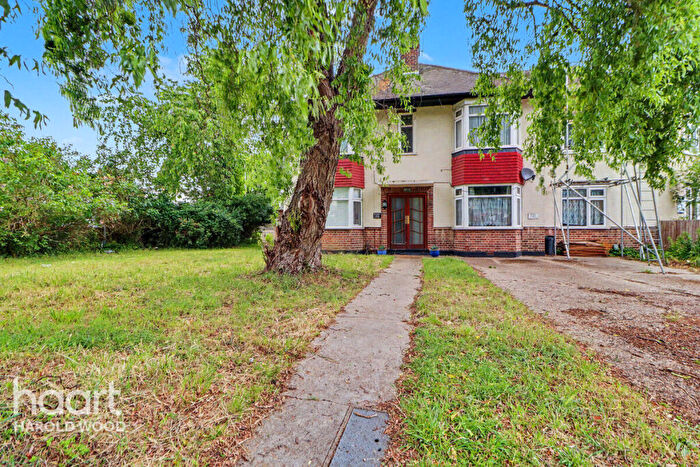 2 Bedroom Apartment For Sale In Queens Park Road, Romford, RM3
