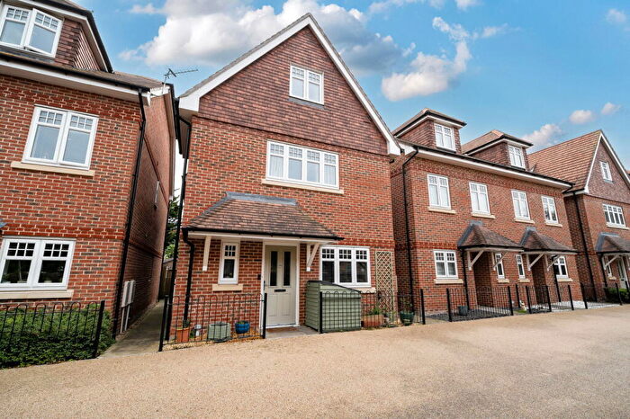 4 Bedroom Detached House For Sale In Stanton Court, Basingstoke, RG21
