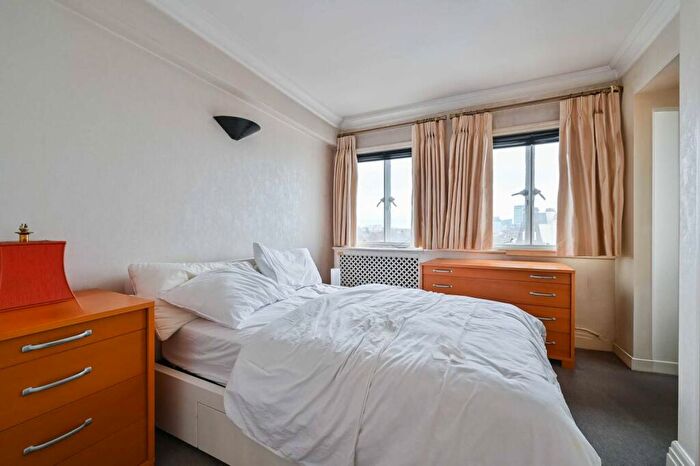 1 Bedroom Flat For Sale In Chiltern Court, Baker Street, London, NW1