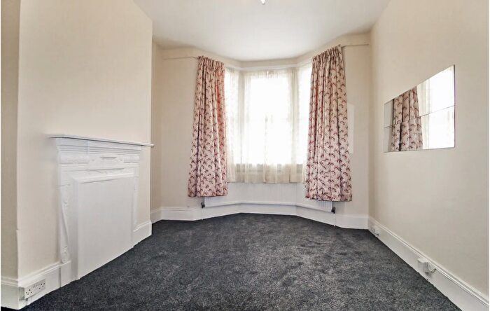 1 Bedroom Flat To Rent In Selbourne Road, Ilford, IG1