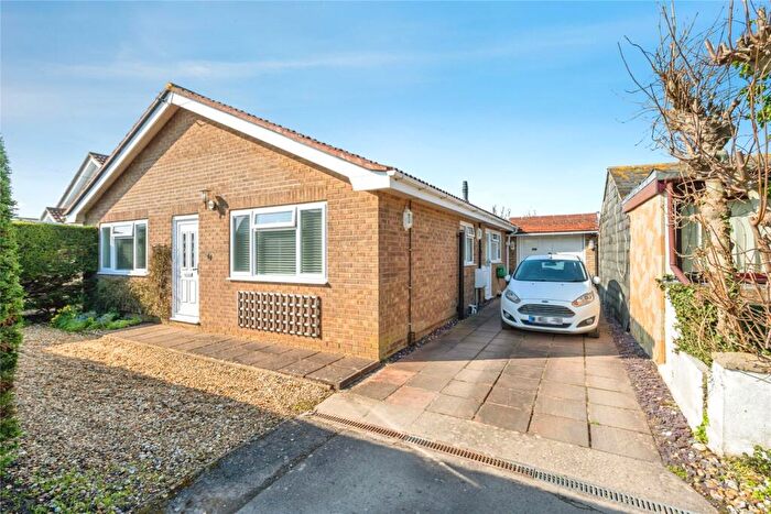 2 Bedroom Bungalow For Sale In Harbour Road, Bognor Regis, West Sussex, PO21