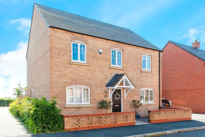 4 Bedroom Detached House For Sale In Kelmarsh Avenue, Raunds, Wellingborough, NN9