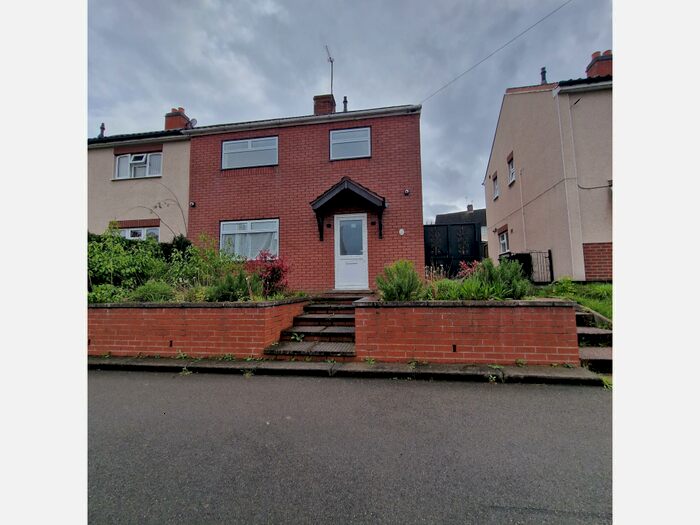 3 Bedroom House To Rent In Middlepark Road, Dudley, DY1