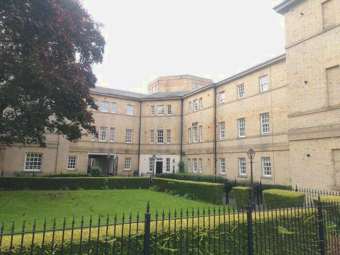 2 Bedroom Flat To Rent In Parklands Manor, Central Wakefield, WF1