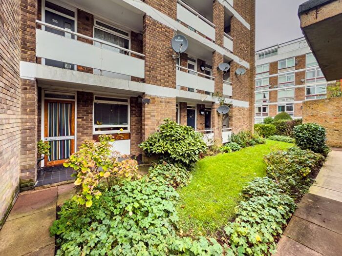 Studio To Rent In Upper Richmond Road, London, SW15