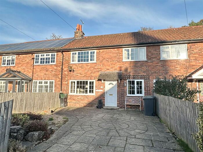 3 Bedroom Terraced House For Sale In St Matthews Close, Naburn, York, YO19