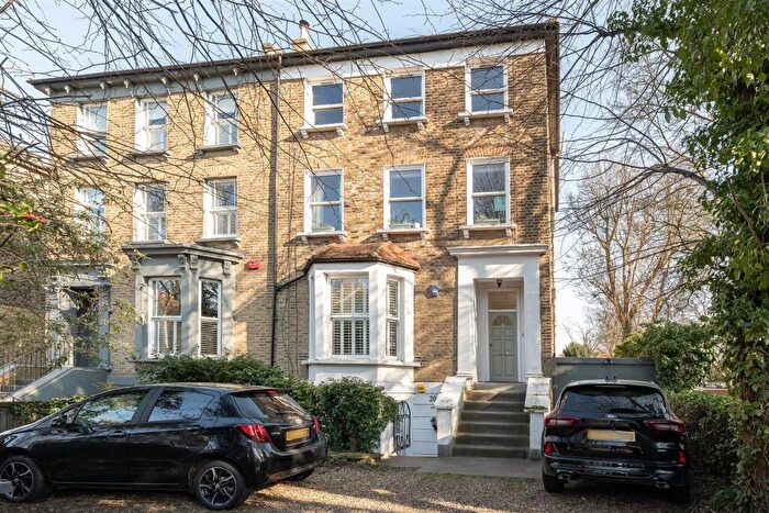 1 Bedroom Flat For Sale In Grosvenor Road, Wanstead, E11