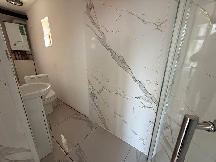 5 Bedroom End Of Terrace House To Rent In Ascot Gardens, Southall, UB1