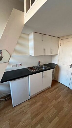 Terraced House To Rent In Sinclair Road, London, W14