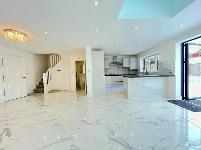 4 Bedroom End Of Terrace House To Rent In Westernville Gardens, Ilford, IG2