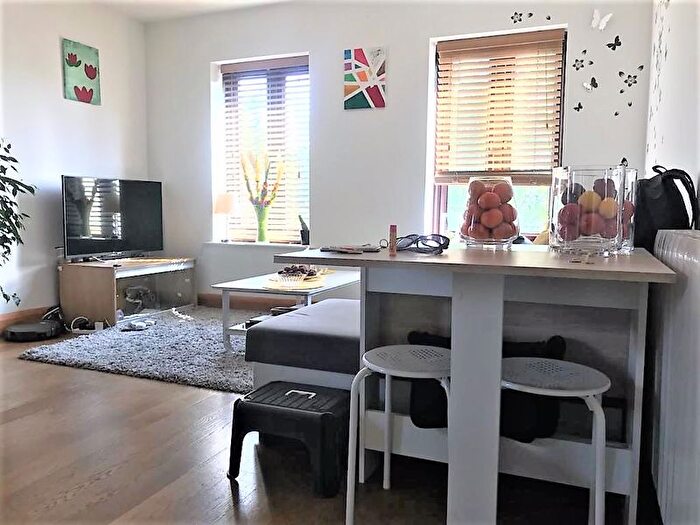 2 Bedroom Flat To Rent In Tollgate Road, London, E6