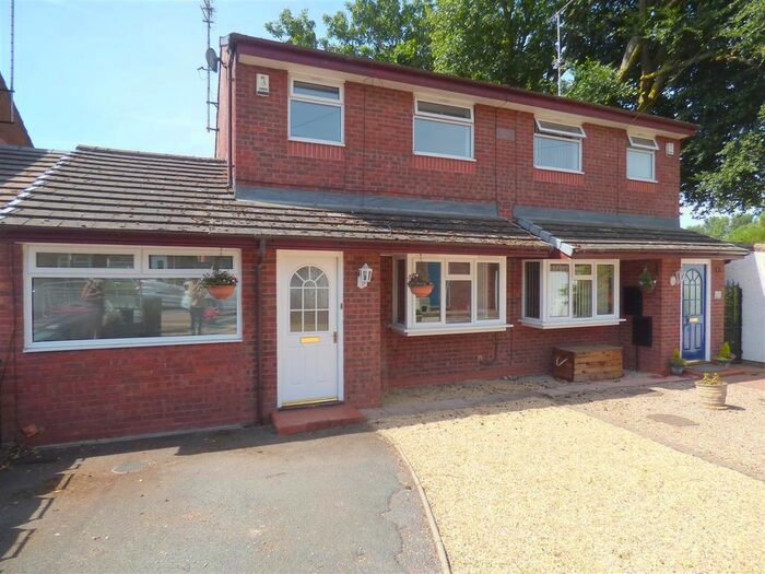 3 Bedroom Semi-Detached House To Rent In Oakwood, Huyton, Liverpool, L36