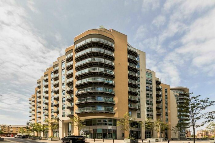 3 Bedroom Flat To Rent In Bridges Court Road, Battersea, SW11