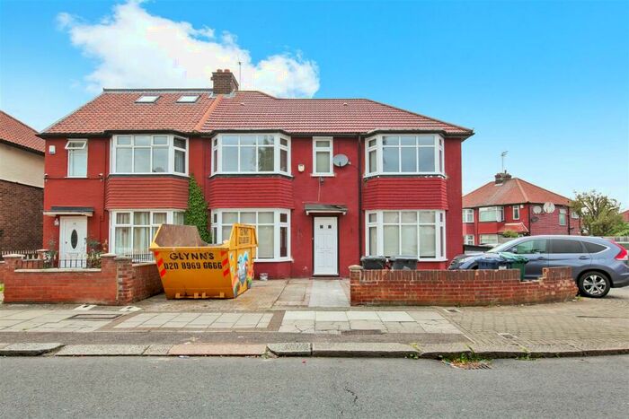 4 Bedroom Semi-Detached House To Rent In Pennine Drive, CrIcklewood, NW2