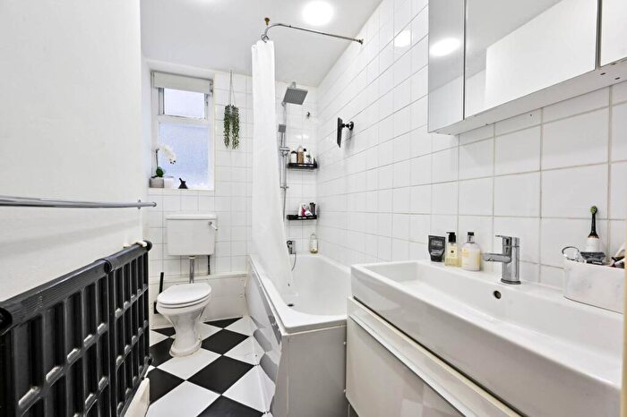 2 Bedroom Flat To Rent In Mapesbury Road, Mapesbury Estate, London, NW6