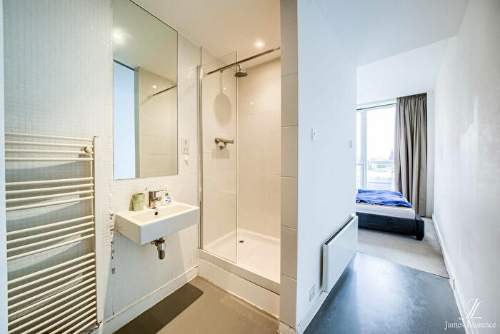 2 Bedroom Apartment To Rent In The Rotunda, New Street, Birmingham, B2
