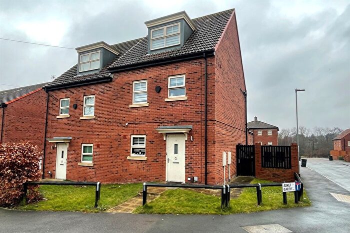 4 Bedroom Semi Detached House For Sale In Asket Drive, Leeds, LS14