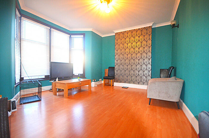 5 Bedroom Terraced House To Rent In Castleton Road, IG3