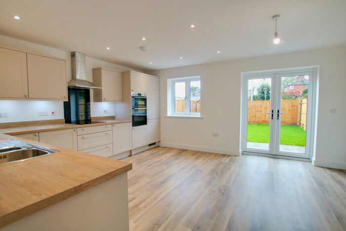 3 Bedroom Semi-Detached House To Rent In Mayfield Mews, Woolston, SO19