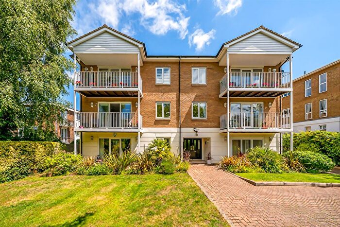 3 Bedroom Flat For Sale In Mays Hill Road, Shortlands, BR2