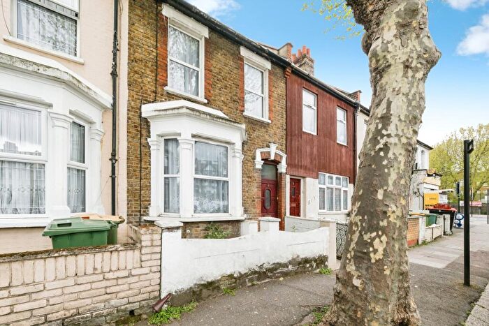 1 Bedroom Flat For Sale In Lonsdale Avenue, East Ham, London, E6