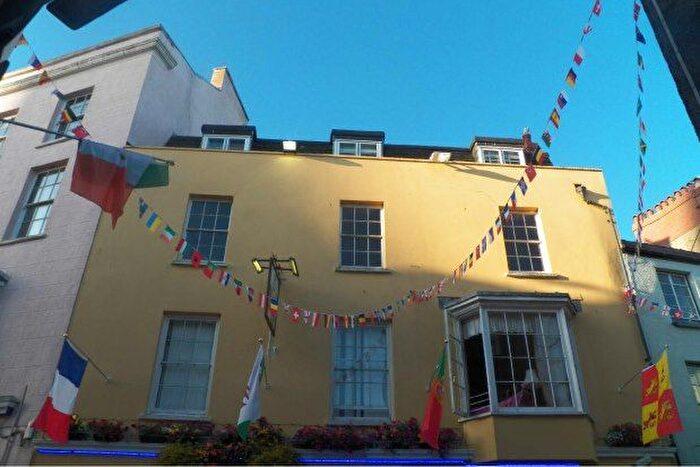 3 Bedroom Flat To Rent In St. Julians Street, Tenby, SA70