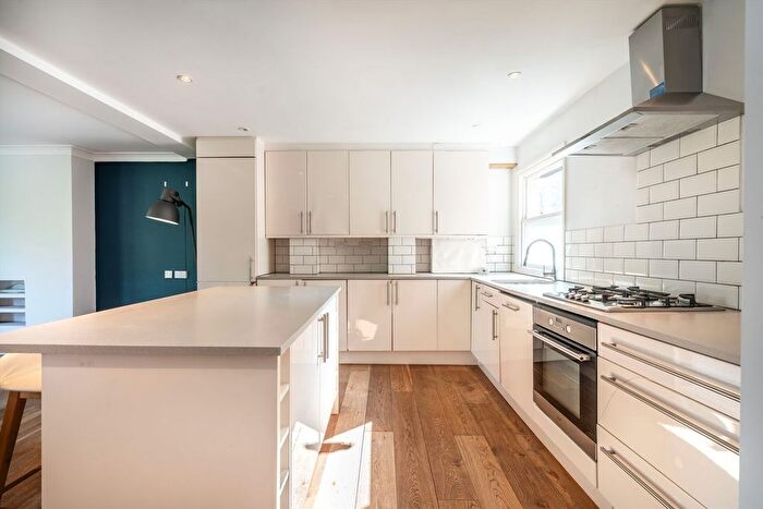 2 Bedroom Flat For Sale In Richmond Road, East Twickenham, TW1
