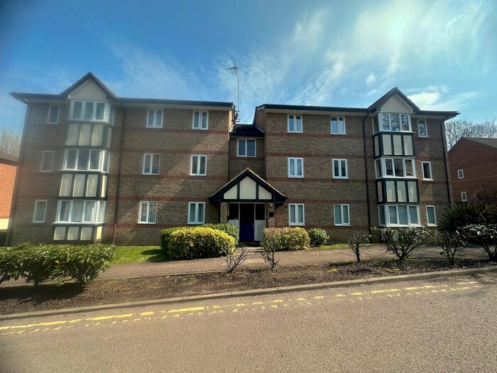2 Bedroom Flat To Rent In Fallow Rise, Hertford, SG13