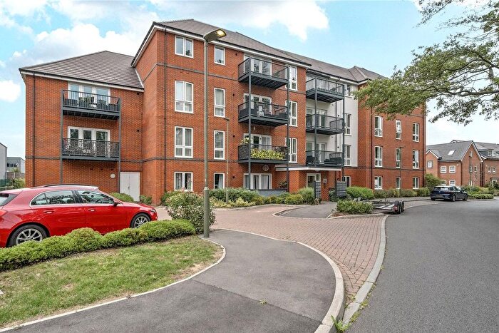 2 Bedroom Flat For Sale In Chertsey, Surrey, KT16