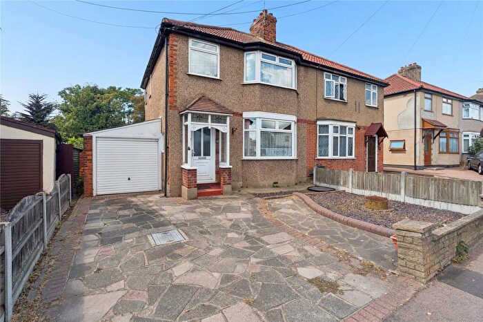 3 Bedroom Semi-Detached House For Sale In Upper Rainham Road, Hornchurch, RM12