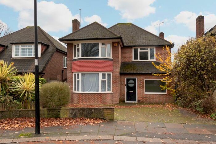 2 Bedroom Flat To Rent In Chase Side, London, N14