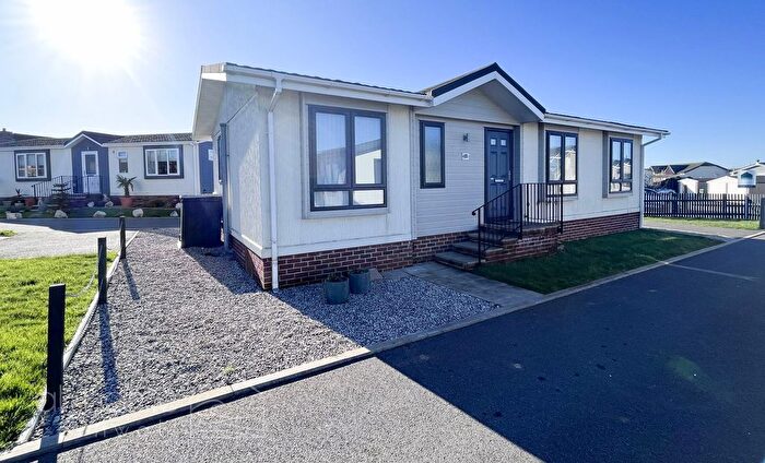 2 Bedroom Mobile/park Home For Sale In Kew Pennmena, Higher Fraddon, TR9