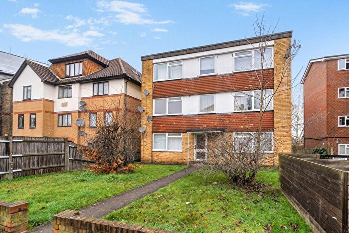 1 Bedroom Flat For Sale In Avenue Road, South Norwood, London, SE25