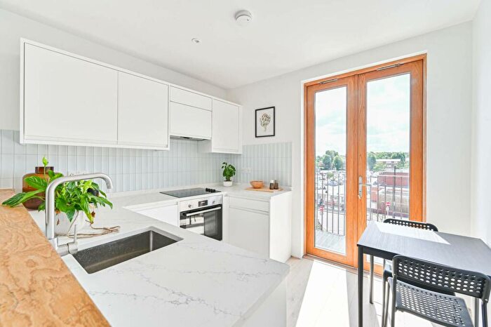 1 Bedroom Flat To Rent In Peckham High Street, Peckham Rye, London, SE15