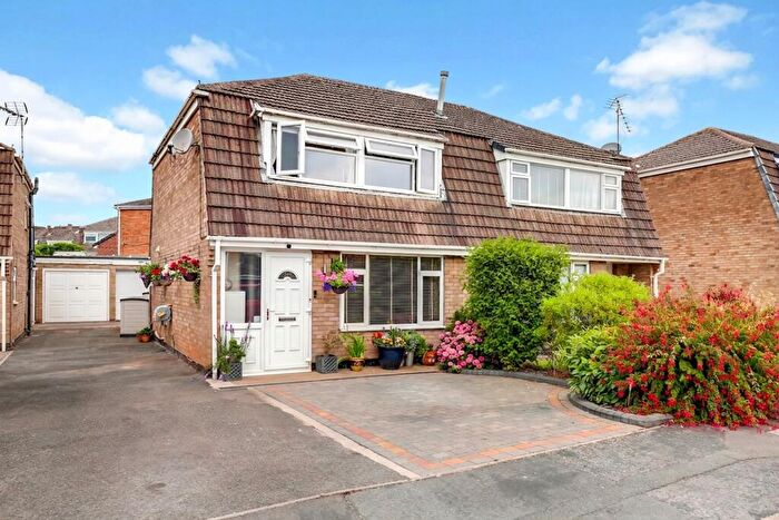 3 Bedroom Semi-Detached House For Sale In Hadstock Close, Sandiacre, NG10