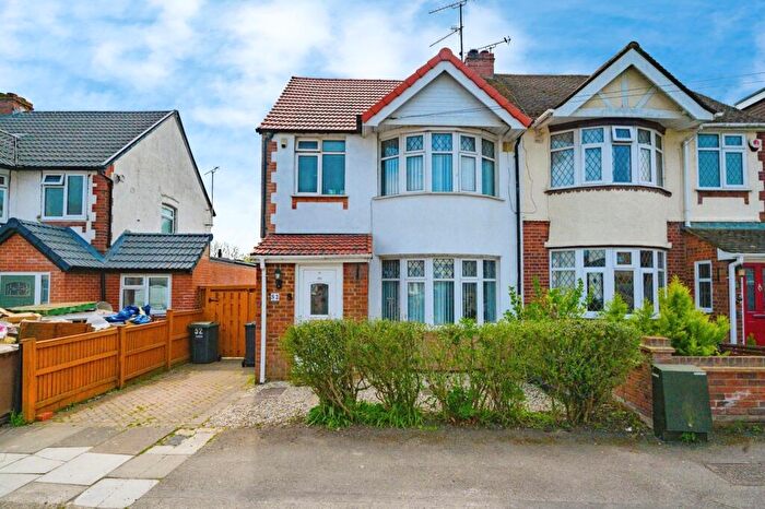 3 Bedroom Semi-Detached House For Sale In Grosvenor Road, Luton, Bedfordshire, LU3