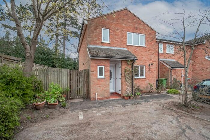 3 Bedroom Terraced House To Rent In Guinness Close, Headless Cross, Redditch, B98