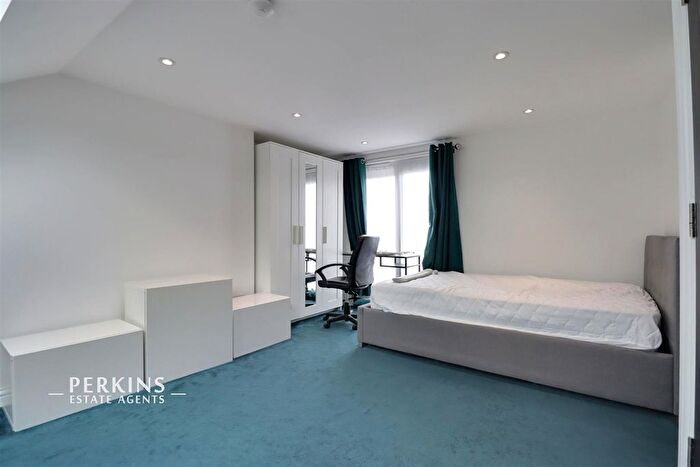 Studio To Rent In Greenford, UB6