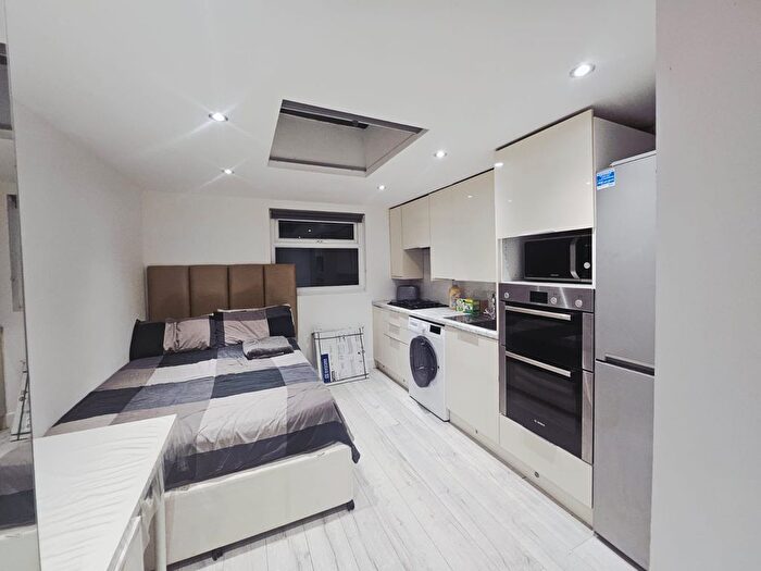 Studio To Rent In St. Margarets Road, Edgware, HA8