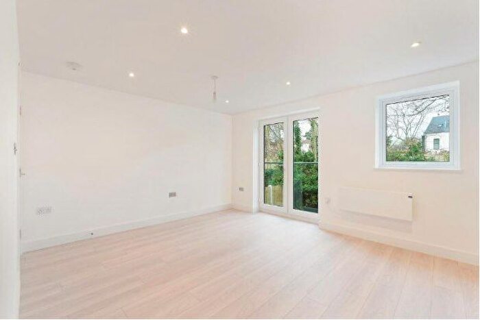1 Bedroom Flat To Rent In Portland Road, Dorking, RH4