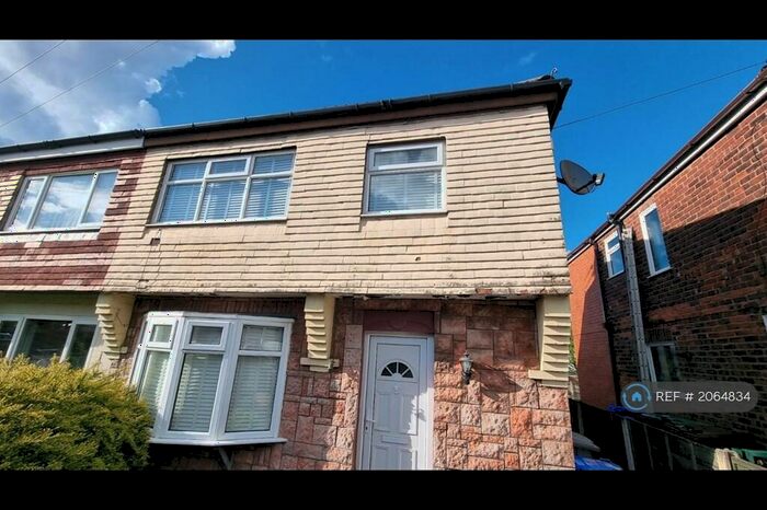 3 Bedroom Semi-Detached House To Rent In St. Kildas Avenue, Droylsden, Manchester, M43