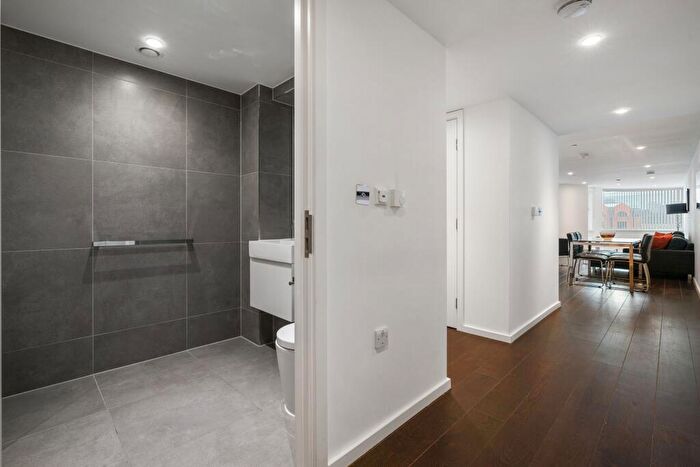 2 Bedroom Apartment To Rent In Eagle Point, City Road, London, EC1V